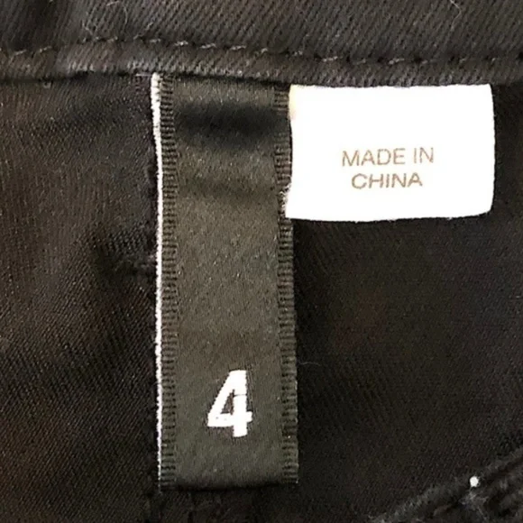 $10 CLEARANCE! H&M Black High Waisted Folded Cuff Shorts - Picture 7 of 7